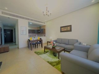 Hot offer! 3 BHK ,Near to merto 1 mint walk! Family Building All f