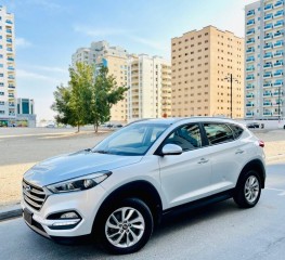 A VERY CLEAN AND BEAUTIFUL HYUNDAI TUCSON 2016 GCC V4 2.0L WITH 2 