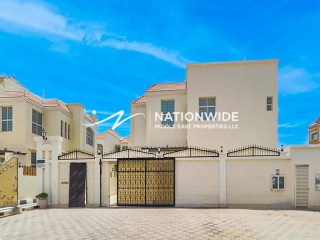 Charming Family Villa|Street View| Great Location
