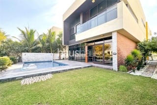 Vacant | Exclusive | Private Pool | On Golf Course