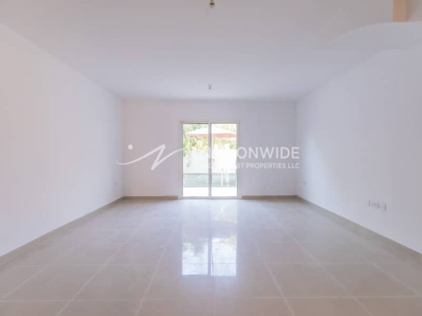 ultra-modern-comfortspacious-3-bedroom-villa-big-1