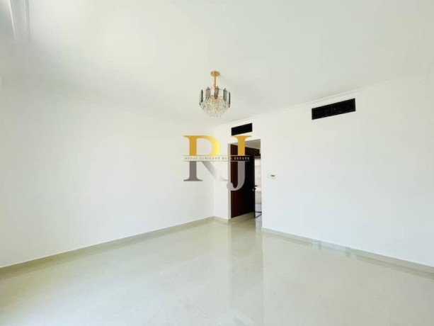 fully-upgraded-4-bhk-townhouse-great-community-big-2