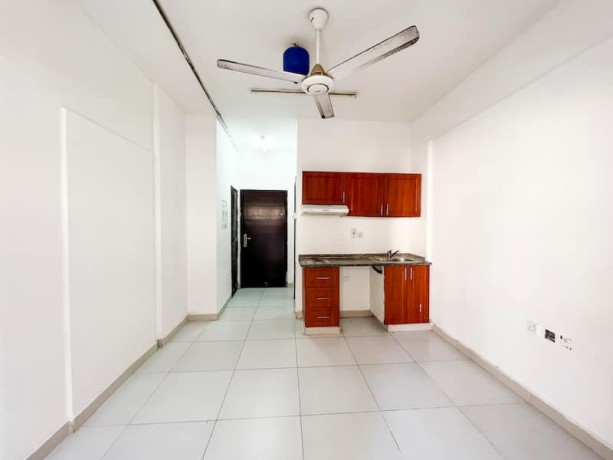 studio-flat-with-balcony-available-in-baniyas-murshid-bazar-deira-big-2